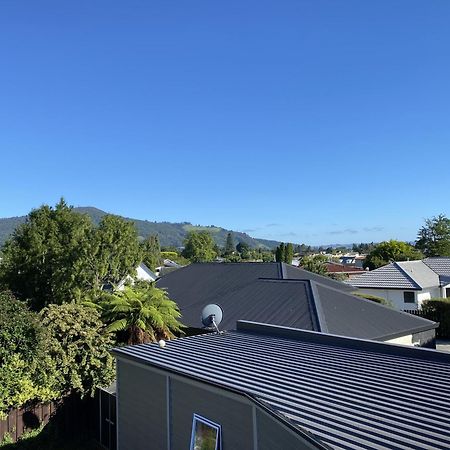 Spacious Retreat With Mountain View Rotorua Exterior photo