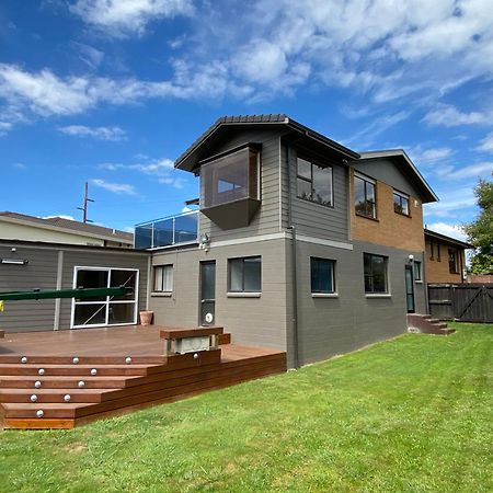 Spacious Retreat With Mountain View Rotorua Exterior photo