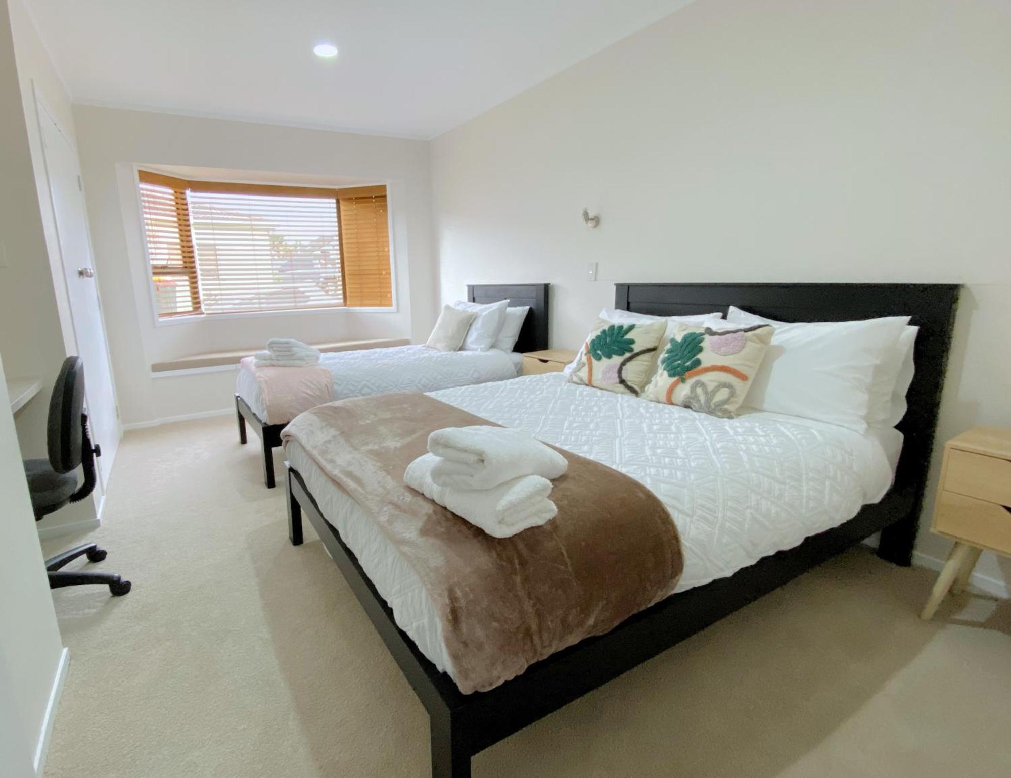 Spacious Retreat With Mountain View Rotorua Exterior photo