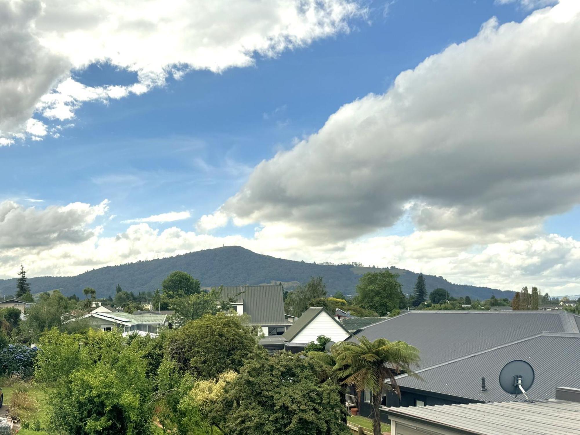 Spacious Retreat With Mountain View Rotorua Exterior photo