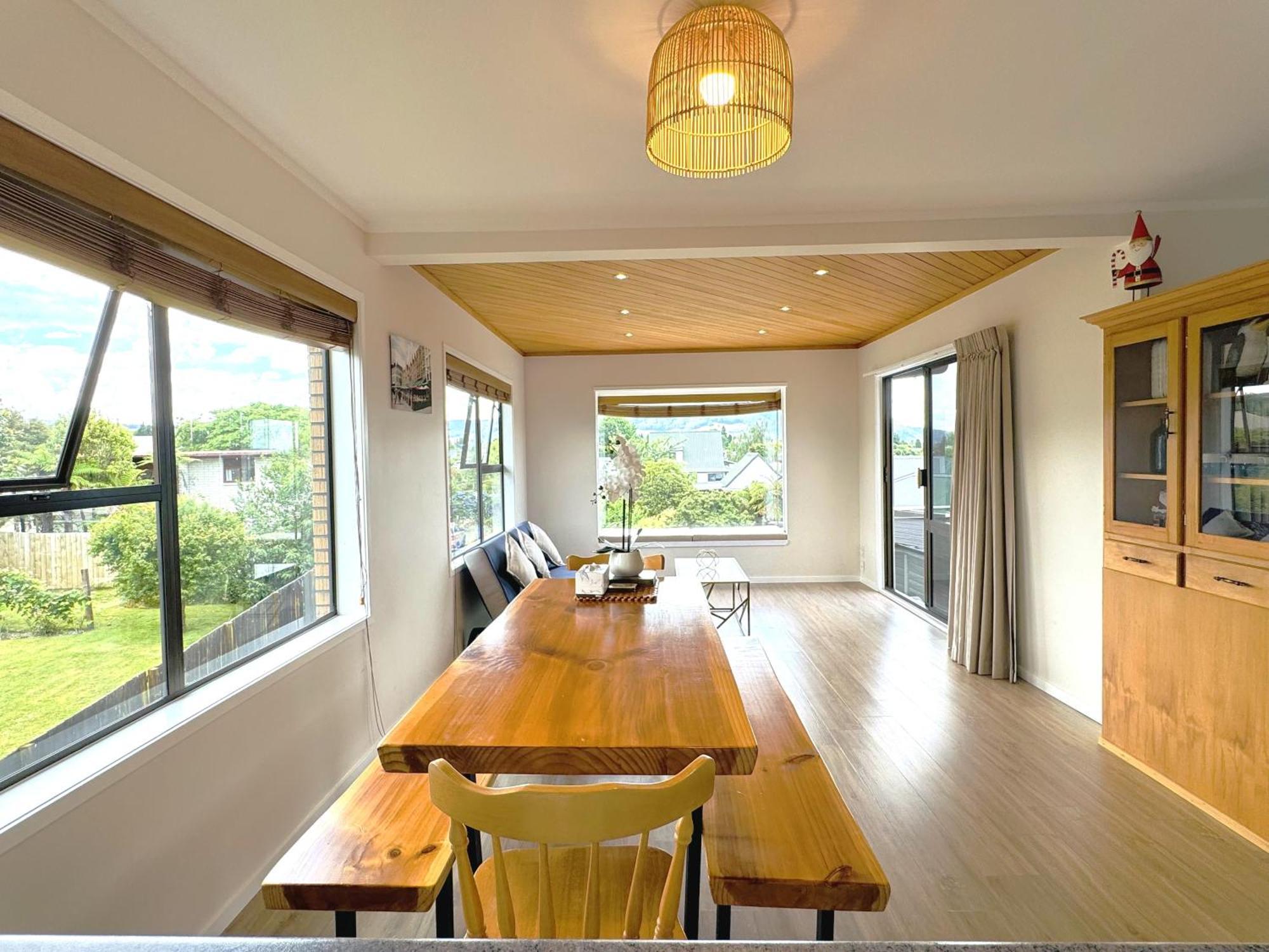 Spacious Retreat With Mountain View Rotorua Exterior photo