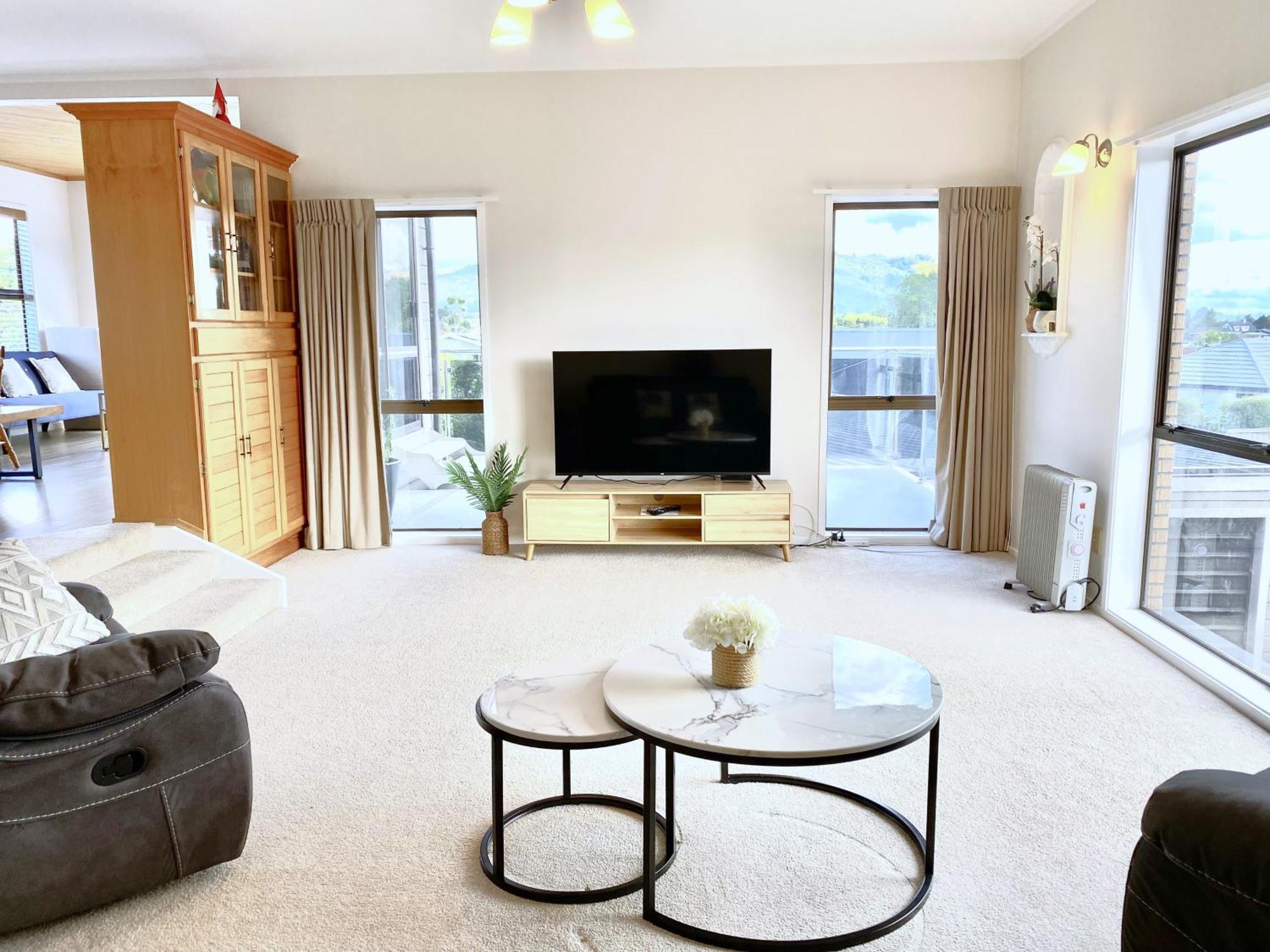 Spacious Retreat With Mountain View Rotorua Exterior photo