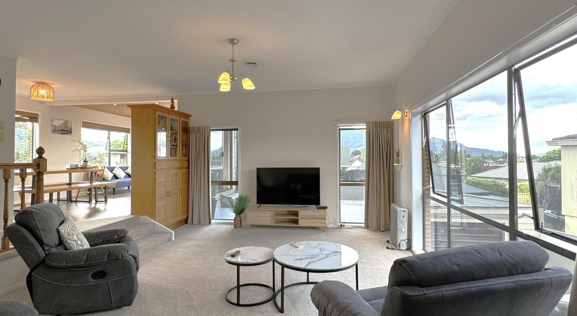 Spacious Retreat With Mountain View Rotorua Exterior photo